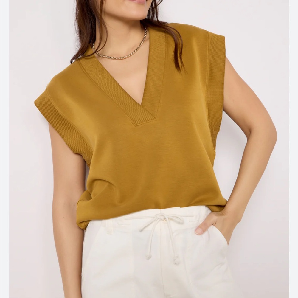EVEREVE Eva V neck top - Picture 4 of 9